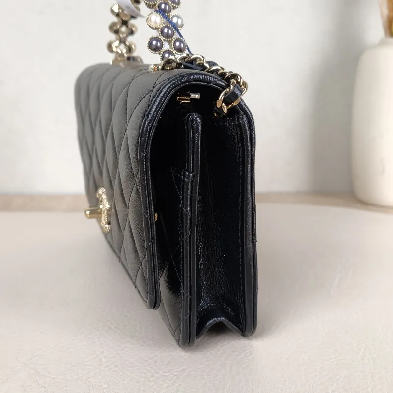 Chanel Crossbody Bag Pearl Black Lambskin 19 × 3.5 × 12 cm — detail view 11 of 14