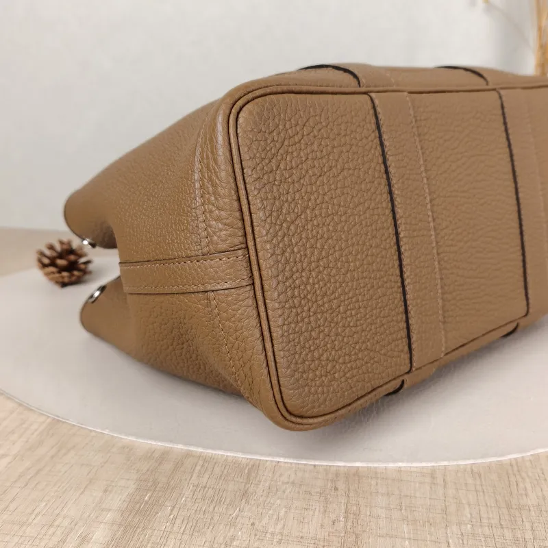 Hermès Top Handle Bag Garden Party 30 30 Negonda Calfskin Medium 30 × 13 × 21 cm B — detail view 7 of 8