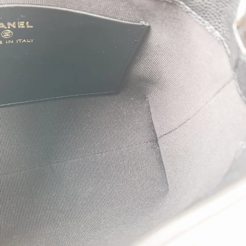 Chanel Crossbody Bag Crossbody Bag Black Calfskin One Size 18 × 7 × 13.5 cm — detail view 10 of 12