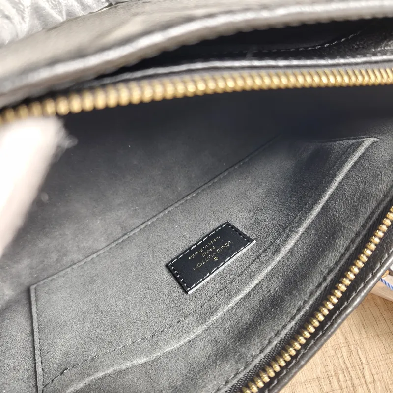 Louis Vuitton Crossbody Bag Onthego East West Two Straps Black Empreinte Embossed Calfskin Small 25 × 10 × 13 cm — detail view 2 of 12