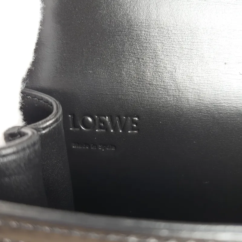 LOEWE Crossbody Bagbarcelona Black Calfskin Small19 × 7 × 12 cm — detail view 4 of 8