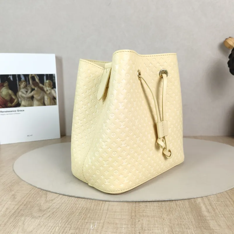 Louis Vuitton Shoulder Bag NÉONOÉ Bucket Bag BB Yellow Calfskin BB 20 × 13 × 20 cm — cover view 3 of 5
