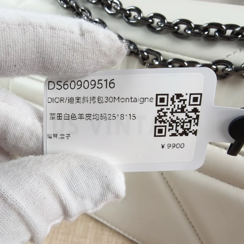 DIOR Crossbody Bag30Montaigne White Lambskin One Size25 × 8 × 15 cm — detail view 12 of 13