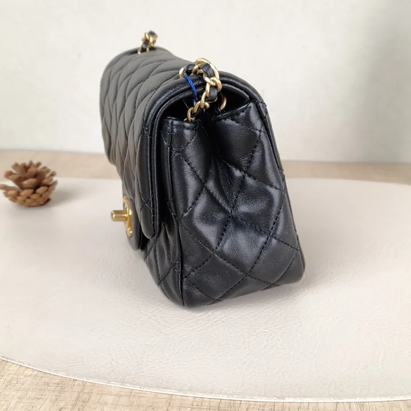 Chanel Crossbody Bag Black Lambskinmini17 × 8 × 13.5 cm — detail view 6 of 16