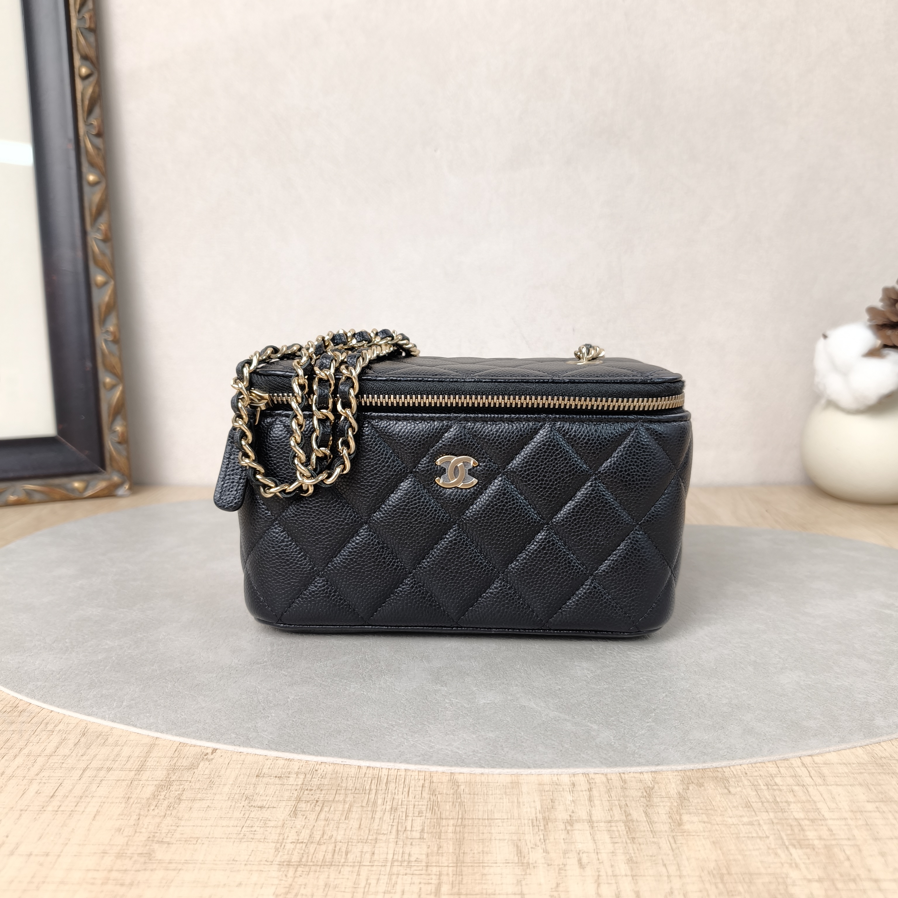Chanel Crossbody Bag · Edition Box Bag Cosmetic Bag Black Grained Calfskin Small17 × 8 × 9.5 cm