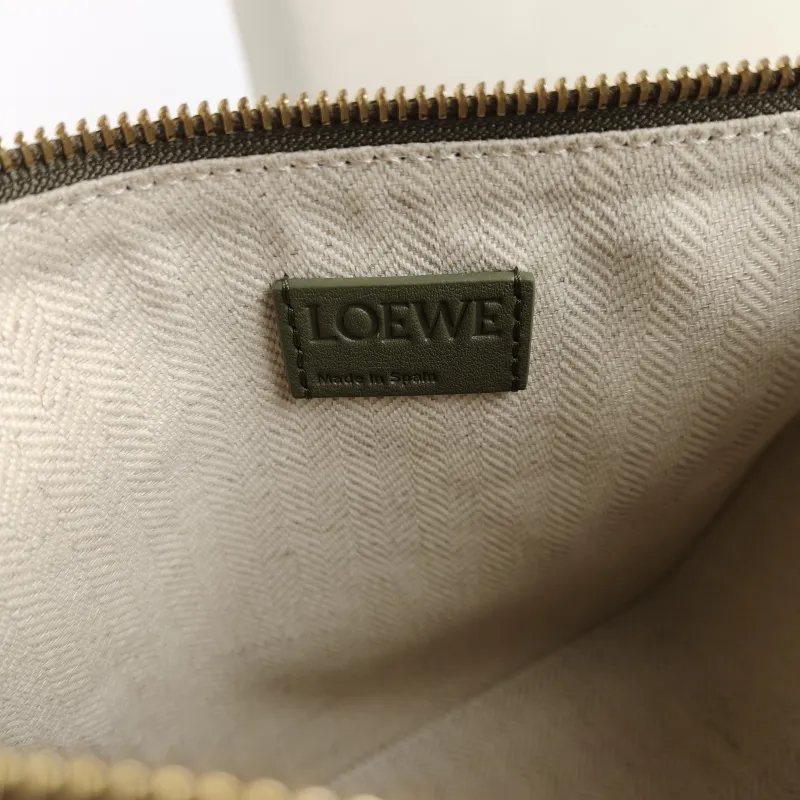 LOEWE Shoulder Bag Hammock hobo Green Calfskin Mini 28 × 9.5 × 17 cm — detail view 8 of 8