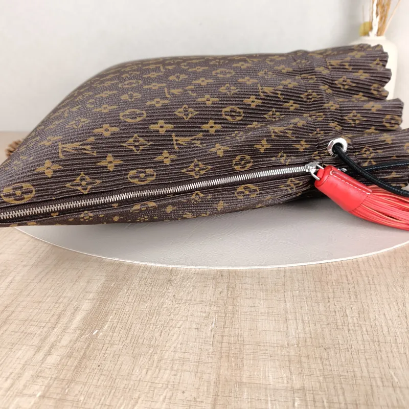 Louis Vuitton Shoulder Bag Shoulder Bag Monogram PVC One Size37 × 4 × 37 cm — detail view 4 of 10