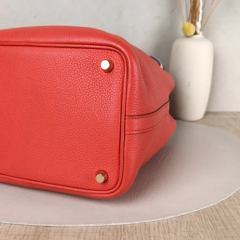 Hermès Top Handle Bag Picotin Lock 18 18S3 Red TC Calfskin Small18 × 13 × 18 cm — detail view 2 of 10