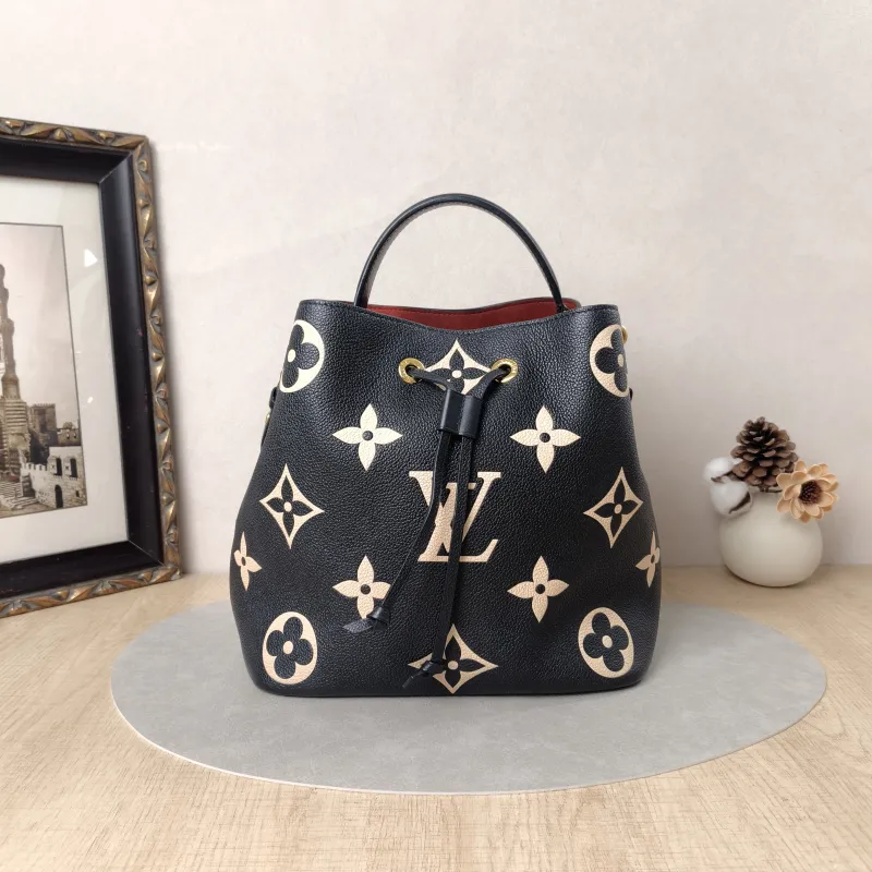 Louis Vuitton Shoulder Bag NÉONOÉ Bucket Bag Black · White Monogram Empreinte Embossed Calfskin Medium26 × 17.5 × 26 cm