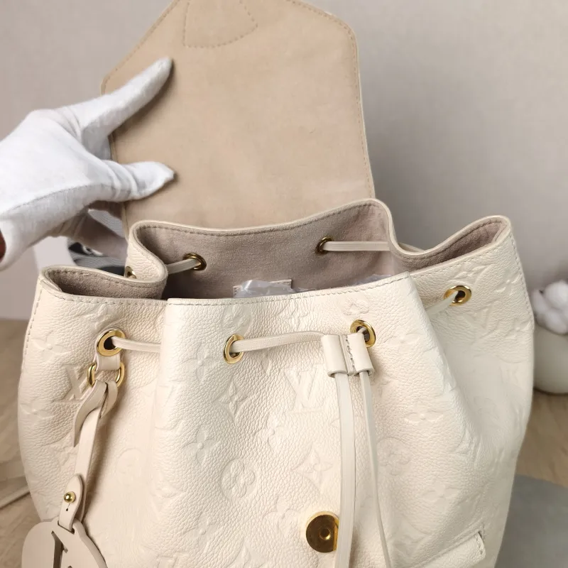 Louis Vuitton Backpack Montsouris Backpack White Calfskin Small 23 × 15 × 27 cm — detail view 3 of 14