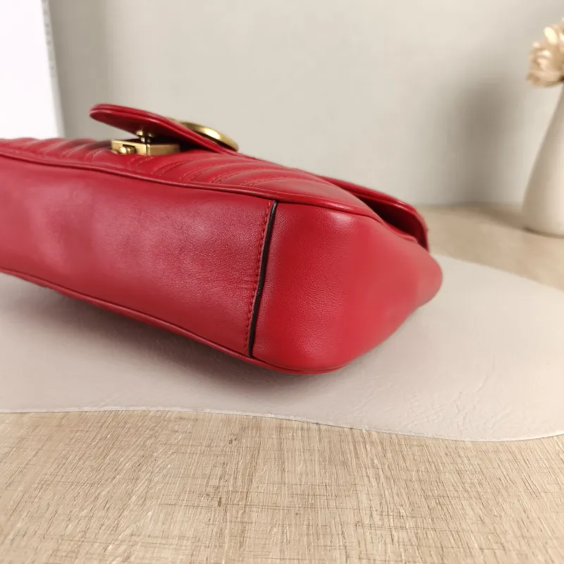 GUCCI Crossbody Bag GG Marmont Medium Marmont 26Red Calfskin Medium26 × 7 × 15 cm — detail view 5 of 11