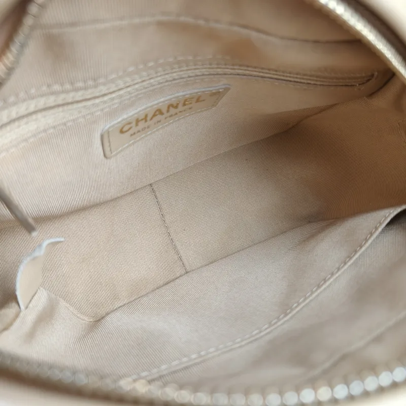 Chanel Crossbody Bag Crossbody Bag Beige Lambskin One Size19 × 8 × 13 cm — detail view 2 of 13