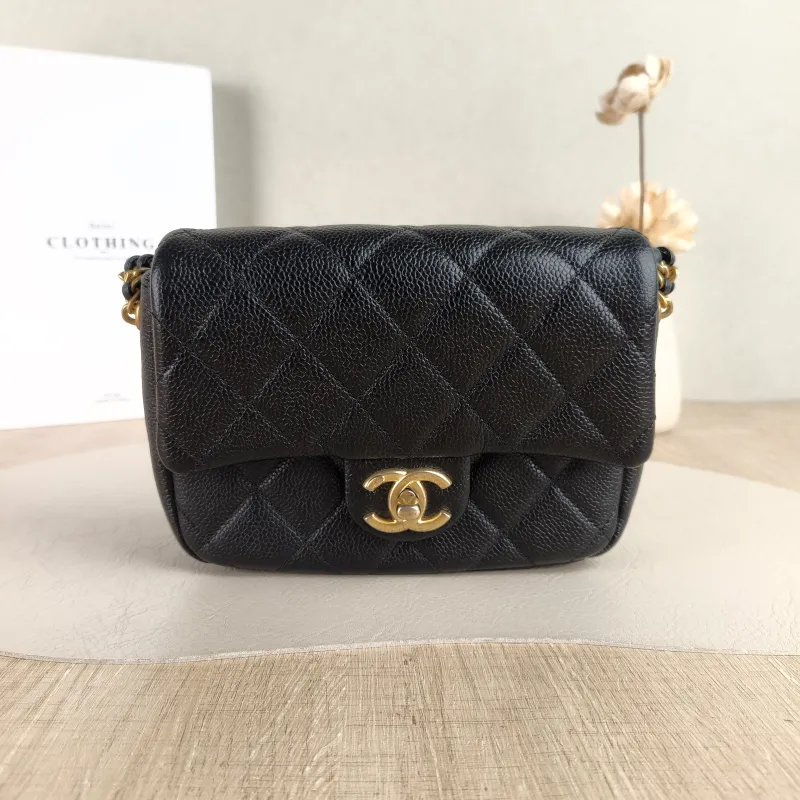 Chanel Crossbody Bag Black Grained Calfskin 19 × 6 × 14 cm