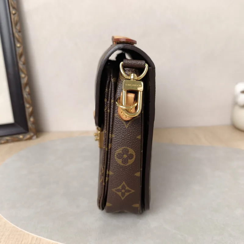Louis Vuitton Crossbody Bag Pochette Métis Monogram PVC Medium25 × 7 × 19 cm — detail view 12 of 17