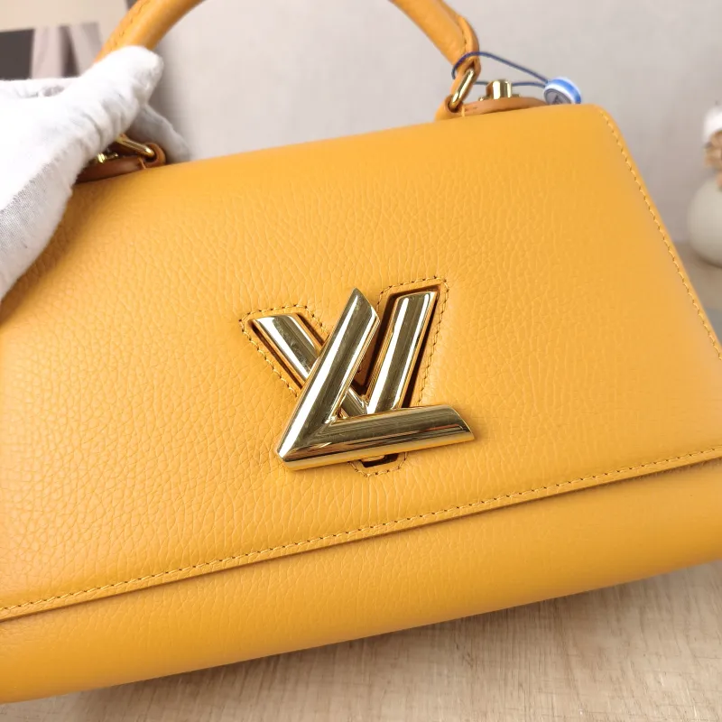Louis Vuitton Shoulder Bag Twist One Handle Edition Small 25 × 11 × 17 cm — detail view 12 of 14