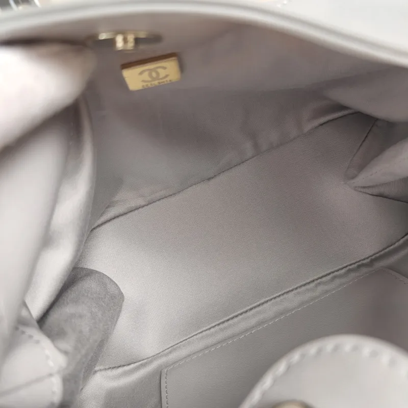Chanel Shoulder Bag hobo Grey Lambskin One Size 22 × 8 × 16 cm — detail view 10 of 10