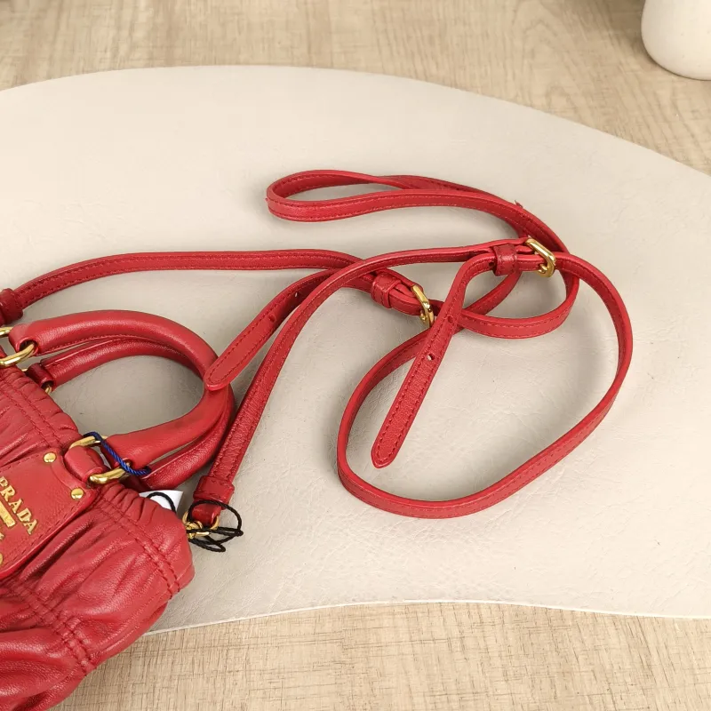 PRADA Crossbody Bag Messenger Bag Crossbody Bag Red Calfskinmini14 × 5 × 10 cm — detail view 4 of 12