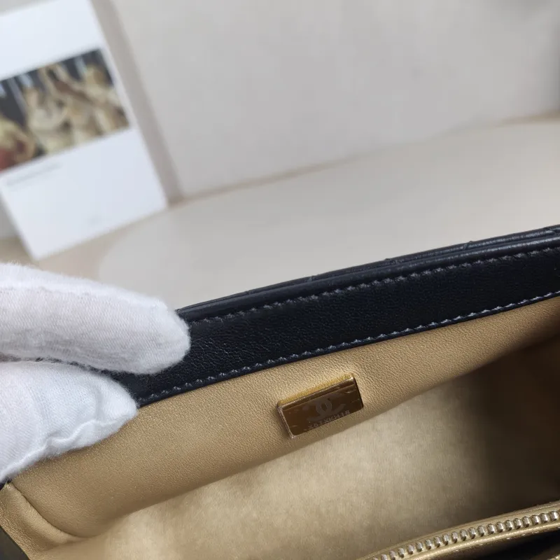 Chanel Crossbody Bag c Black Lambskin Mini 17 × 8 × 13.5 cm — detail view 2 of 13