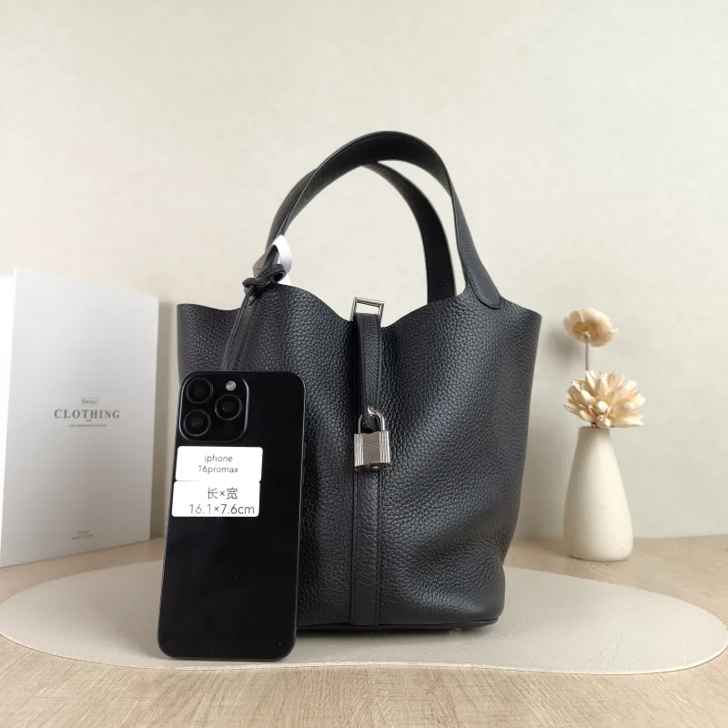 Hermès Top Handle Bag Picotin Lock 22 22 Black TC Calfskin Medium 22 × 18 × 21 cm k — cover view 3 of 6