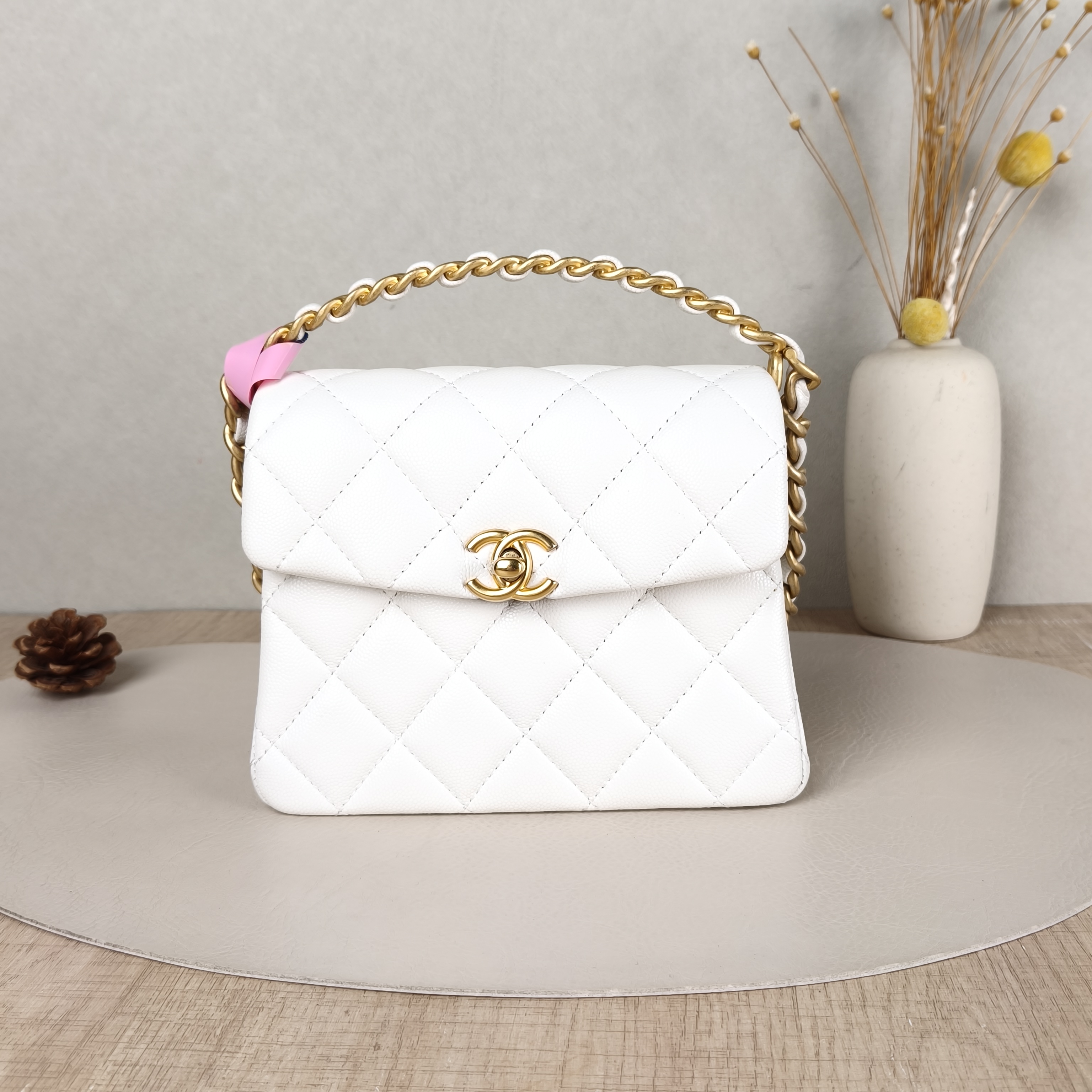 Chanel Crossbody Bag24s Top Handle Crossbody Bag White Grained Calfskin One Size18 × 6 × 14.5 cm