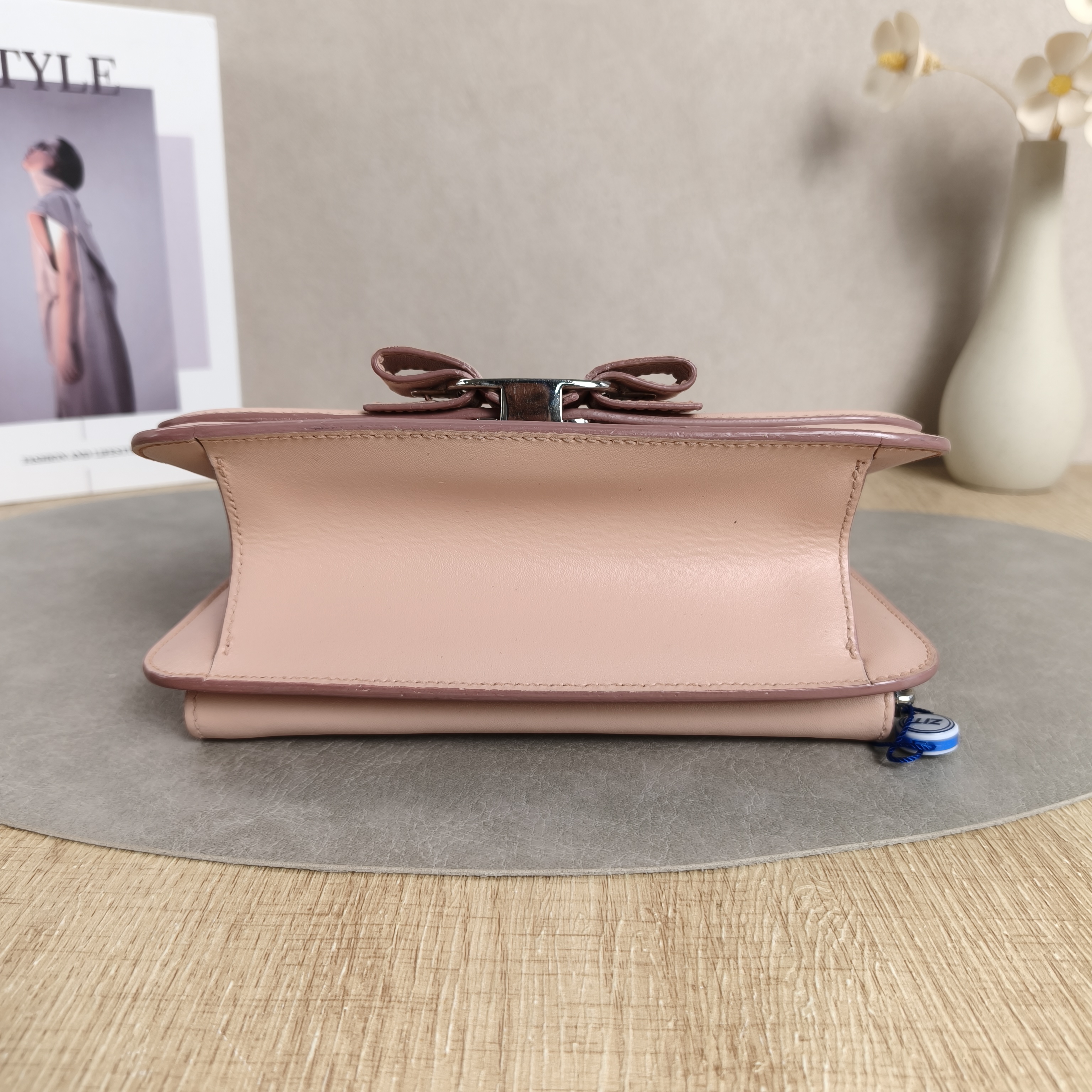FERRAGAMO vara Chain Bag Pink Calfskin · 20 × 6.5 × 16 cm — cover view 6 of 9