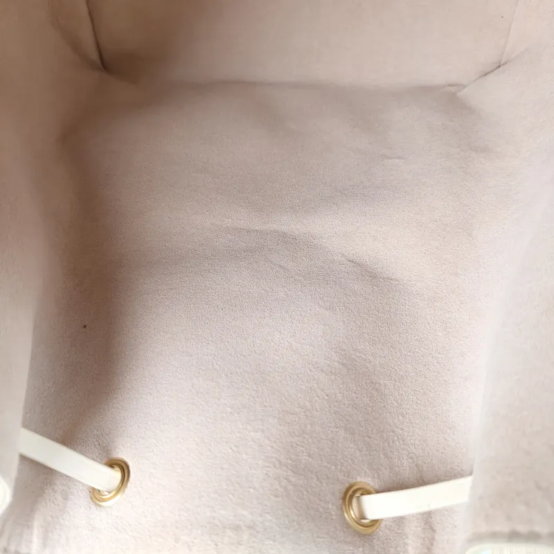 Louis Vuitton Backpack Montsouris Backpack White Calfskin Small 23 × 15 × 27 cm — detail view 2 of 14