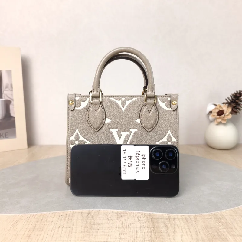 Louis Vuitton Crossbody Bag Onthego BB · White Monogram Empreinte Embossed Calfskin BB 18 × 8.5 × 15 cm — cover view 3 of 5