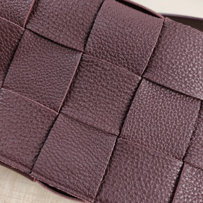 Bottega Veneta Crossbody Bag Cassette Woven Burgundy Calfskin Medium 23 × 5 × 15 cm — detail view 5 of 13