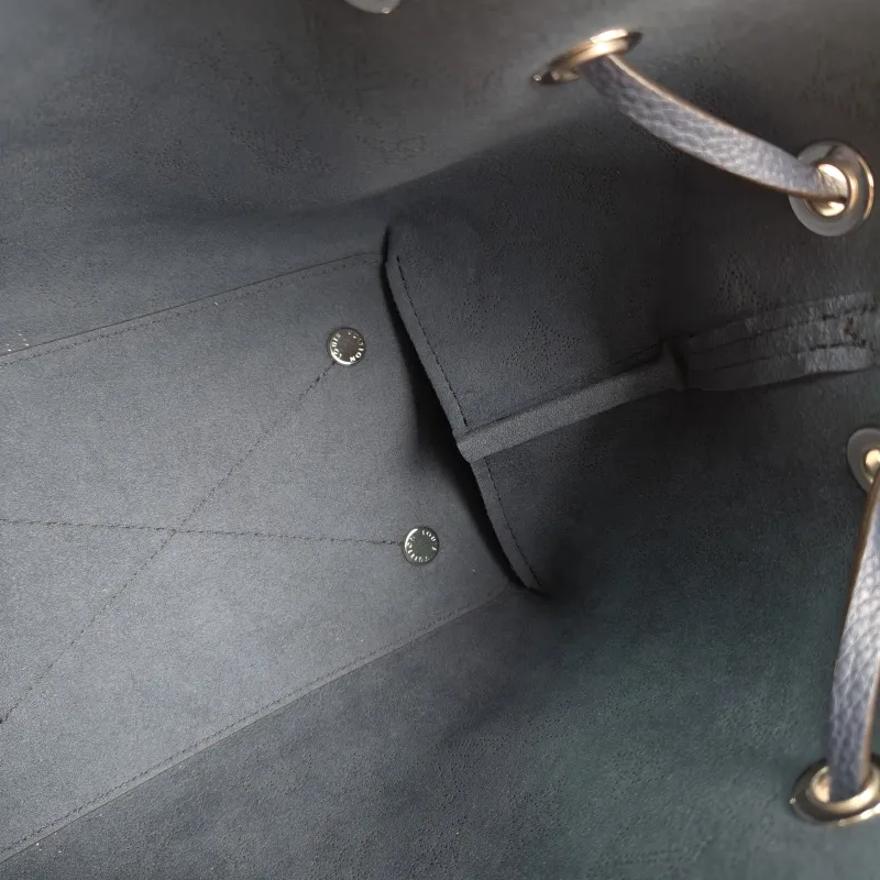 Louis Vuitton Crossbody Bag BELLA · Calfskin One Size 22 × 14 × 19 cm — detail view 6 of 9