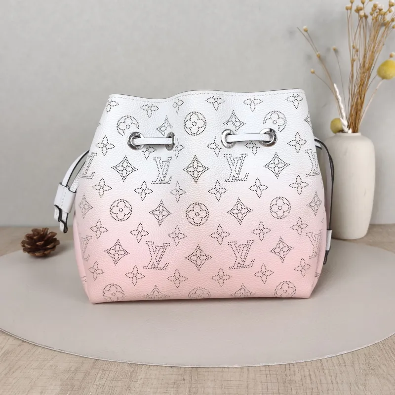 Louis Vuitton Crossbody Bag BELLA Calfskin One Size22 × 14 × 19 cm — cover view 4 of 5