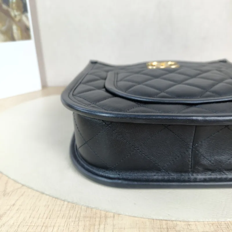 Chanel Crossbody Bag hobo Black Calfskin One Size 22 × 6 × 24 cm — detail view 8 of 10