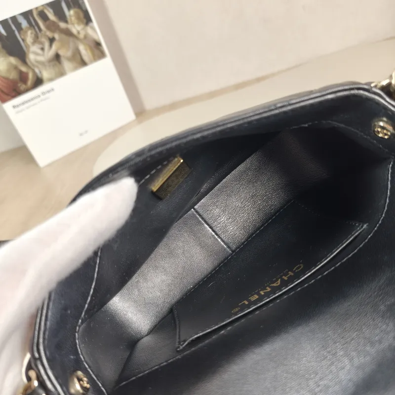 Chanel Shoulder Bag Black Lambskin One Size 17.5 × 6 × 12 cm — detail view 3 of 11
