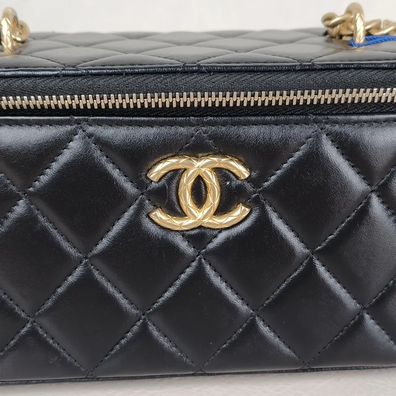 Chanel Crossbody Bag Edition Black Lambskin One Size 17 × 8 × 9.5 cm Conditioned — detail view 5 of 14