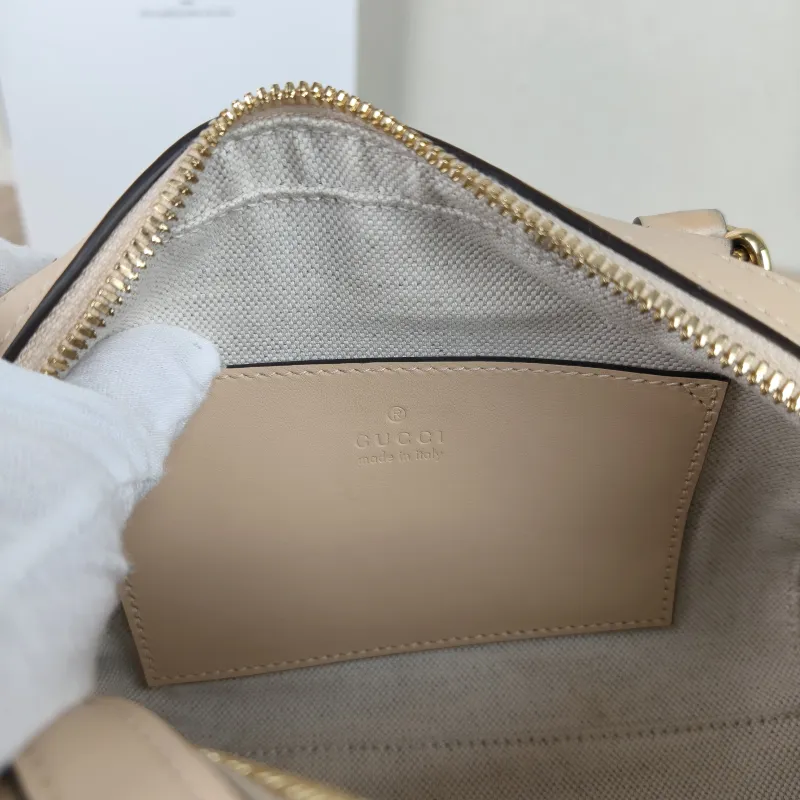 GUCCI Crossbody Bag GG matelasse Taupe Calfskin Mini 19 × 11 × 13 cm — detail view 4 of 10