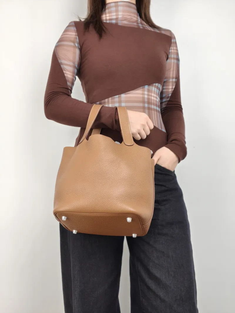 Hermès Top Handle Bag Picotin Lock 22 22 37 Brown TC Calfskin Medium 22 × 17 × 21 cm W — on-model view 1 of 2