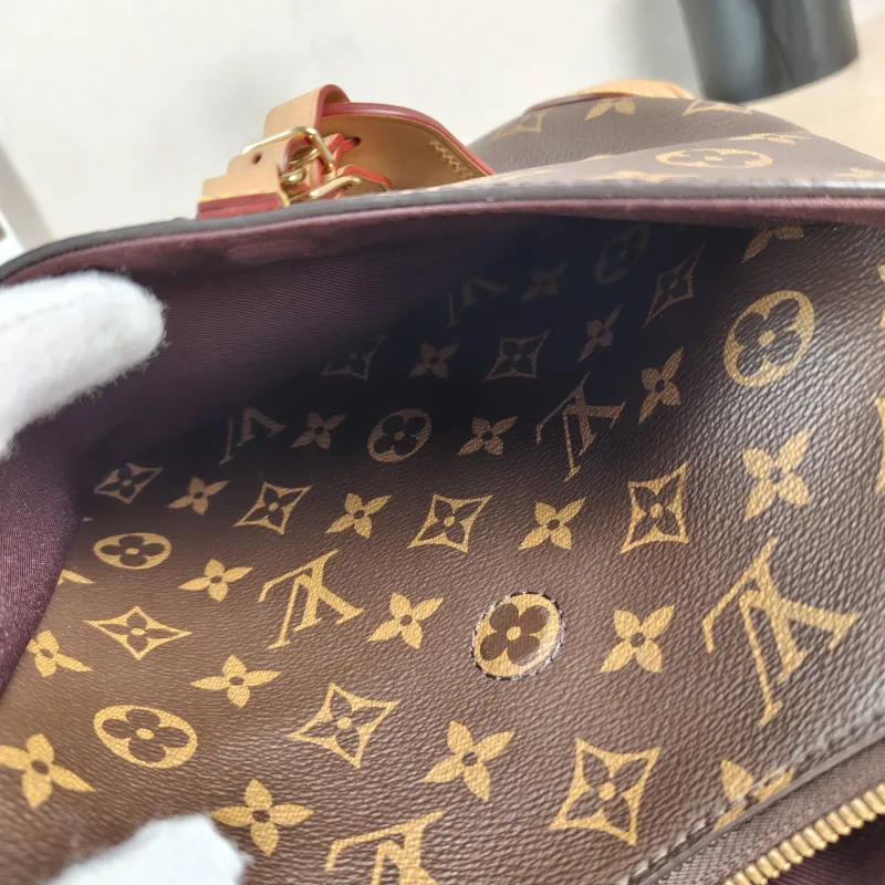Louis Vuitton Crossbody Bag ODEON Monogram PVC Small24 × 8 × 22 cm — detail view 4 of 12