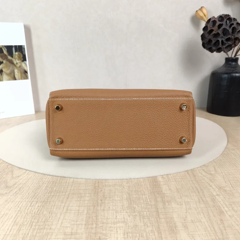 Hermès Shoulder Bag Kelly 25 Gold-Tone Hardware 37Gold Togo Calfskin Small 25 × 7 × 17 cm — cover view 4 of 6