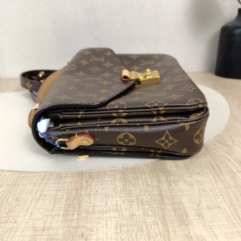 Louis Vuitton Crossbody Bag Pochette Métis Monogram PVC Medium25 × 7 × 19 cm Conditioned — detail view 4 of 14