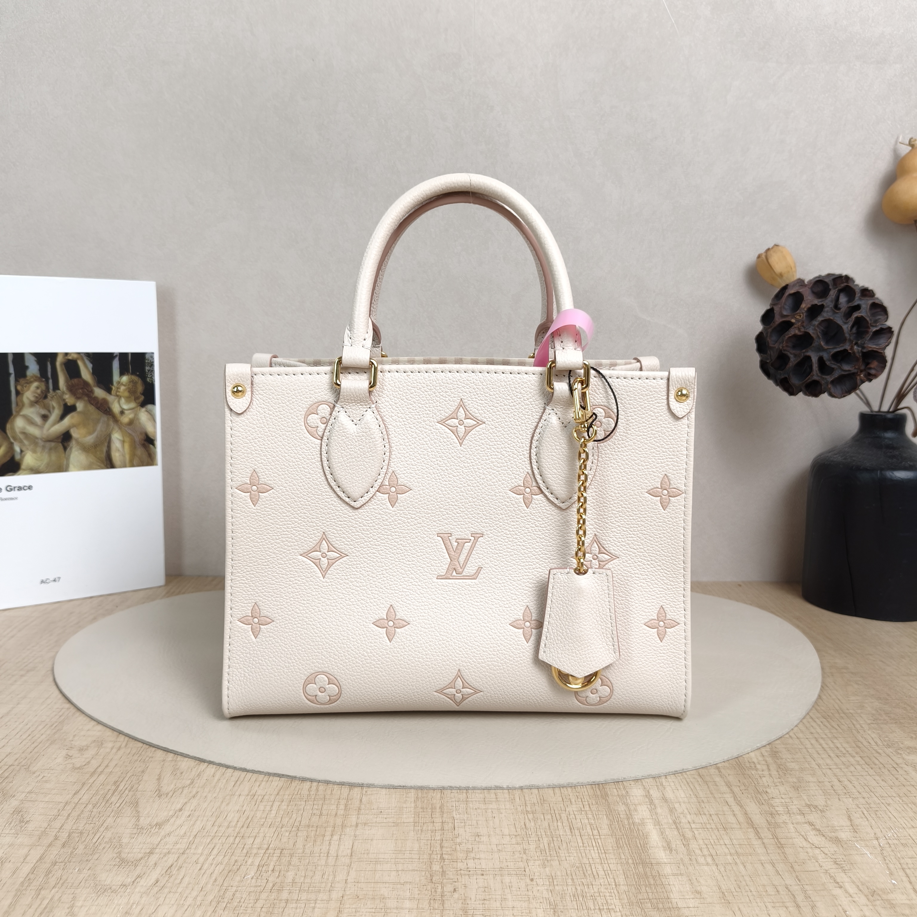 Louis Vuitton Shoulder Bag Onthego Beige · Pink Empreinte Embossed Calfskin Monogram Small25 × 11.5 × 19 cm