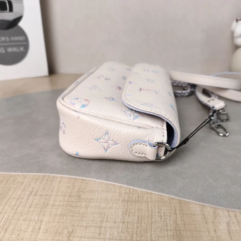 Louis Vuitton Crossbody Bag IVY Calfskin Small 23.5 × 4.3 × 12 cm — detail view 2 of 11
