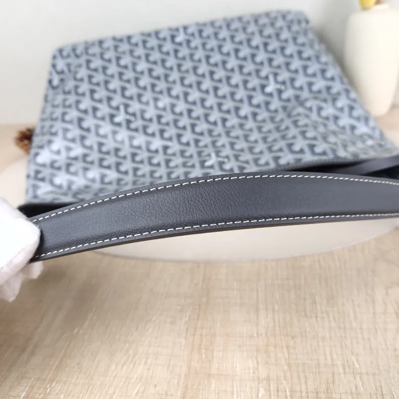 GOYARD Shoulder Bag Boheme Hobo​ Grey ine Canvas Small 43 × 14 × 27 cm — detail view 2 of 11