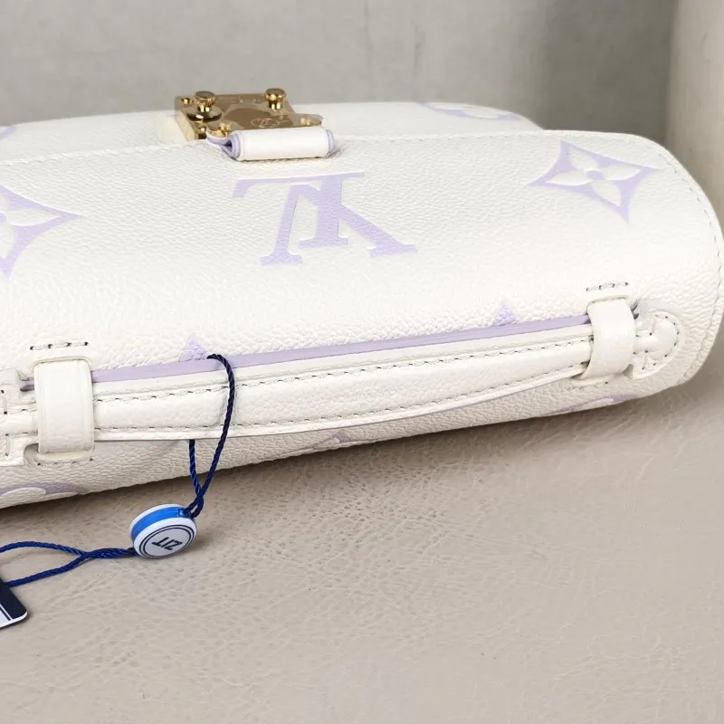 Louis Vuitton Crossbody Bag Pochette Métis East West White · Empreinte Embossed Calfskin Small 21.5 × 6 × 13.5 cm — detail view 5 of 14