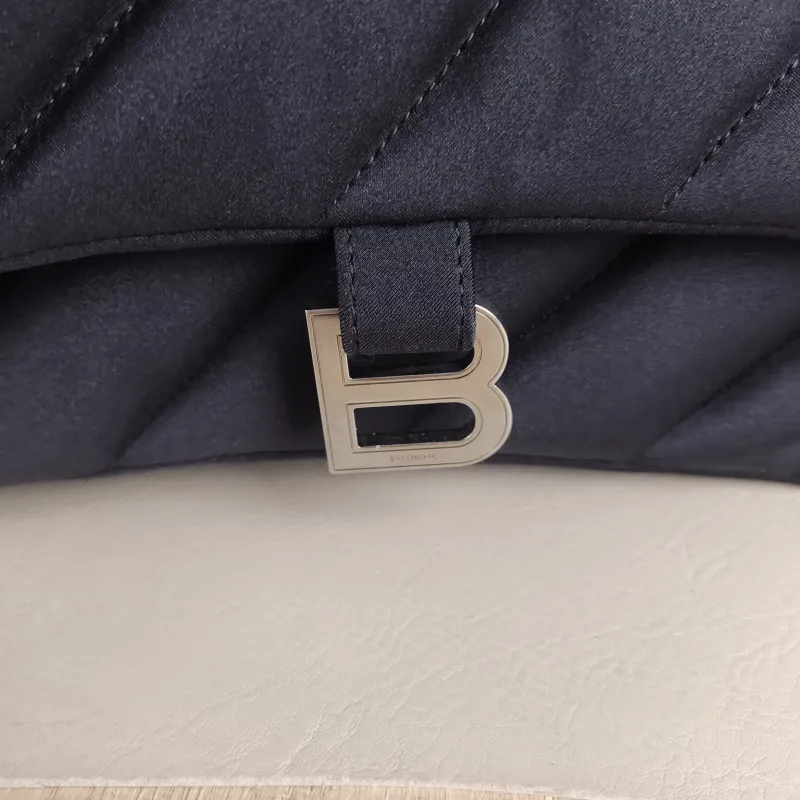 BALENCIAGA Shoulder Bag CRUSH Chain Bag Black Medium 30 × 13 × 20 cm — detail view 1 of 11