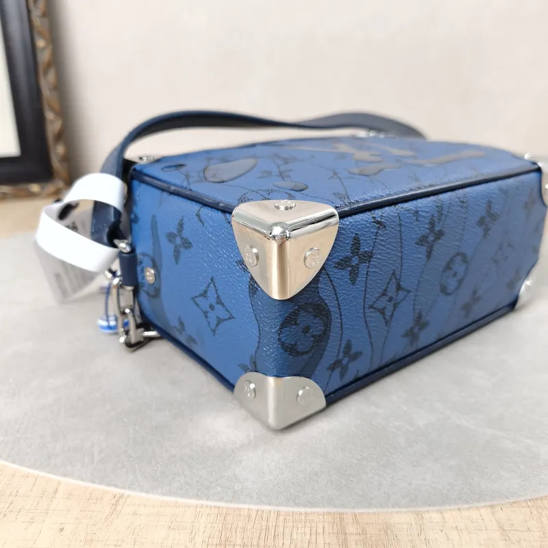 Louis Vuitton Crossbody Bag SOFT TRUNK Box Blue PV Cmini18.5 × 8 × 13 cm — detail view 13 of 17