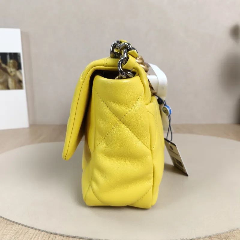 Chanel Crossbody Bag19Bag Yellow Lambskin Small26 × 9 × 16 cm — detail view 1 of 12