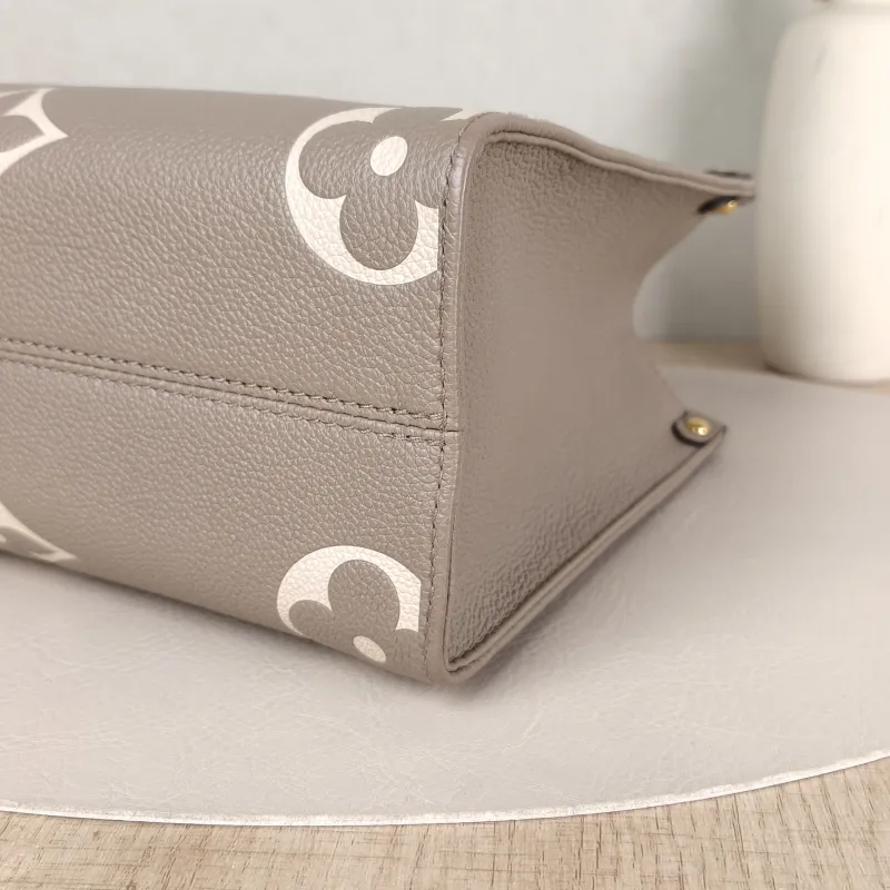 Louis Vuitton Shoulder Bag Onthego · White Empreinte Embossed Calfskin Small25 × 11.5 × 19 cm — detail view 7 of 9