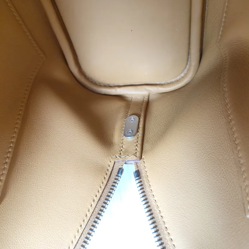 Hermès Crossbody Bag Bolide 1923 Top Handle Bag Epsom Calfskin Small25 × 10.5 × 20 cm — detail view 12 of 13