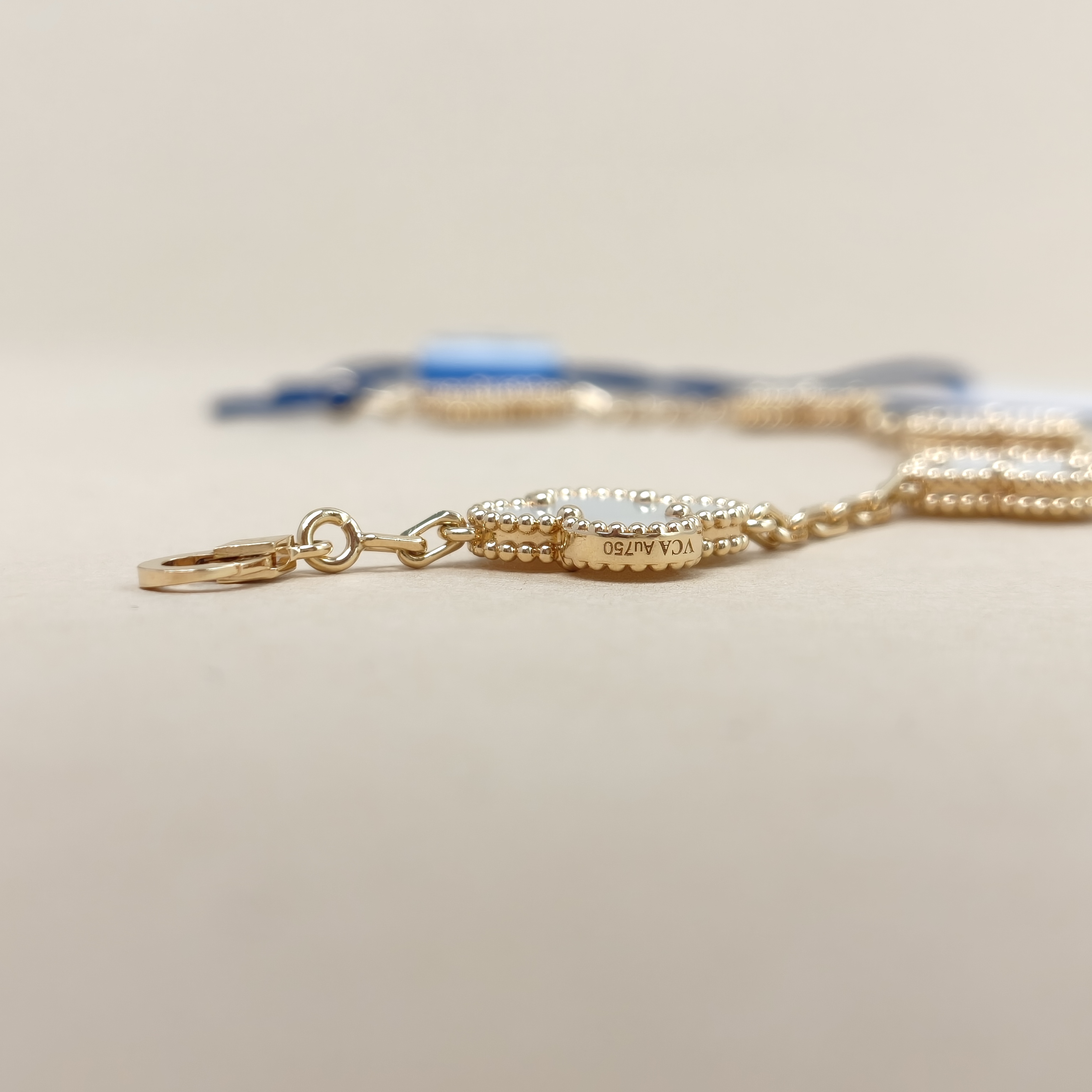 Van Cleef & Arpels Bracelet Alhambra Alhambra Collection Five-Motif Bracelet Pearl · White Mother-of-Pearl18KY ellow Gold Vintage Small15㎜ 17㎝ — cover view 5 of 13