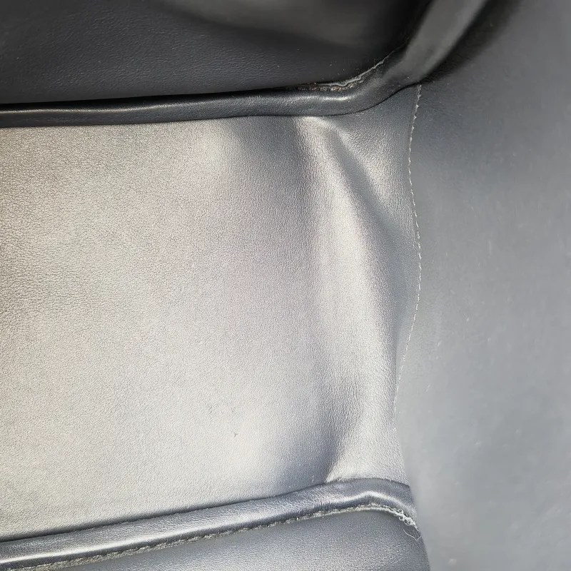 Hermès Crossbody Bag Lindy 30 Grey Blue Swift Calfskin30 × 15 × 19 cm — detail view 10 of 12