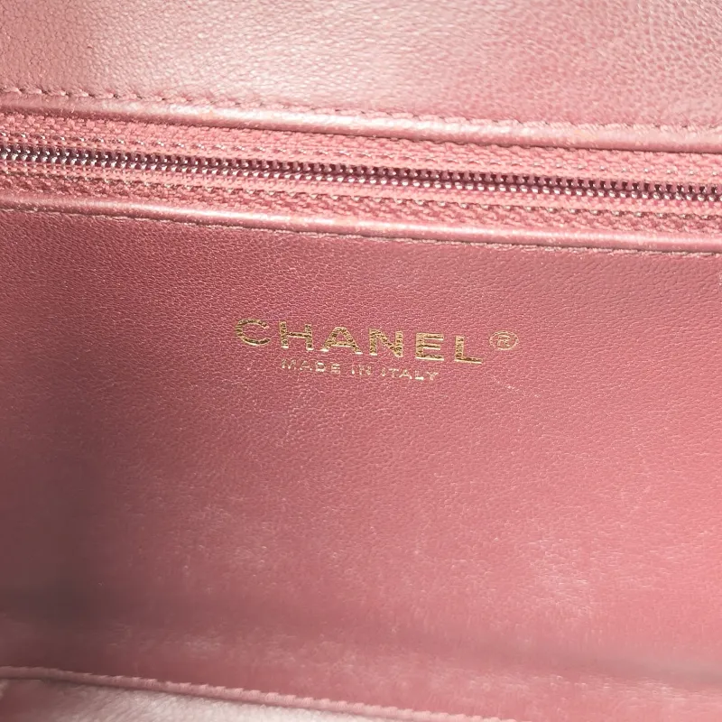 Chanel Crossbody Bag CC Filigree Vanity Cosmetic Bag Blue Black Grained Calfskin Medium 21 × 8 × 16 cm 22 — detail view 7 of 13